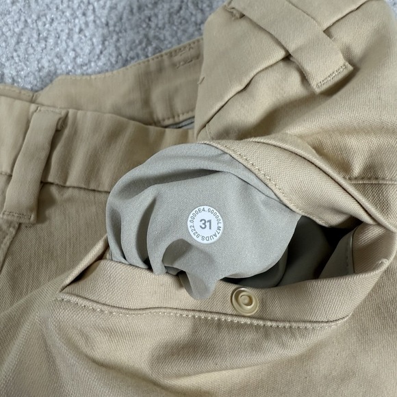 Lululemon Commission Shorts Mens 31 Beige Classic Fit 7" Inseam - Picture 5 of 5